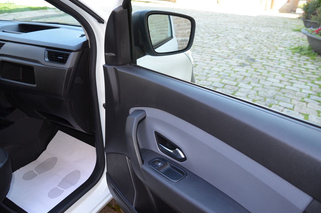 Renault Express CONFORT 1.5 BlueDci 70KW ( 95CV ) FURGÓN  / CERRADURAS ANTIRROBO - Foto 3