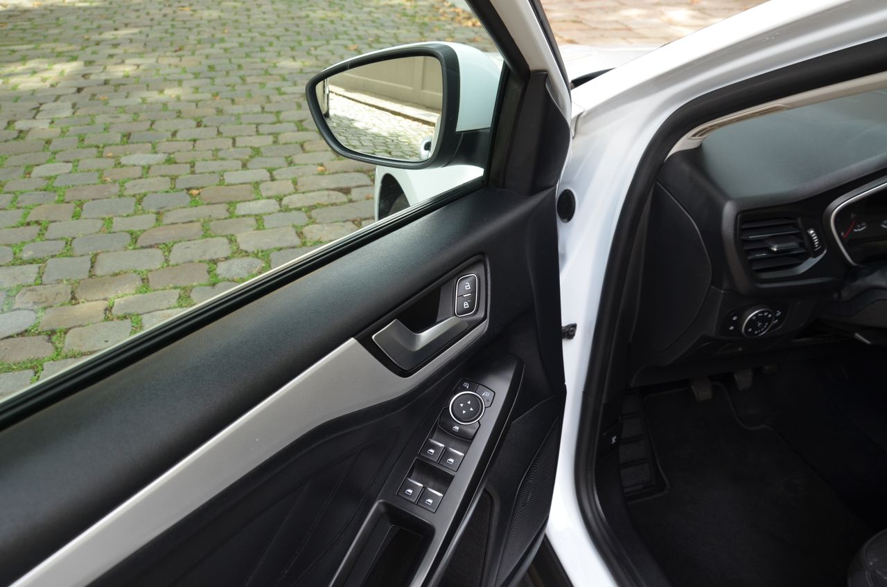 Ford Focus 1.5 ECOBLUE 120CV TREND + PLUS  / PANTALLA TÁCTIL MULTIMEDIA  - Foto 28