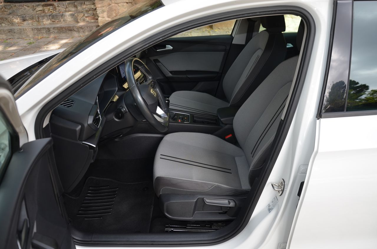 Seat Leon STYLE GO 2.0 TDI 115CV MT6 SISTEMA DE NAVEGACIÓN HIGH  - Foto 7