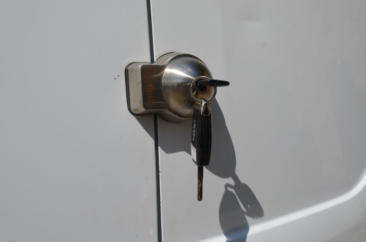 Ford Transit Connect FURGÓN 240 L2 TREND 1,5 ECOBLUE 100CV EXTRALARGA SUELO REFORZADO ( BOMBINES DE CERRAJERÍAS ANTIRROBO )  - Foto 11