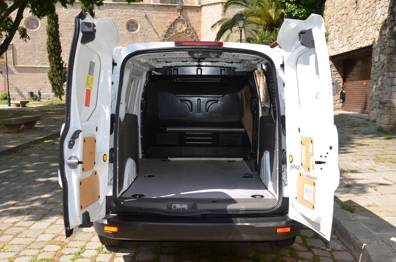 Ford Transit Connect FURGÓN 240 L2 TREND 1,5 ECOBLUE 100CV EXTRALARGA SUELO REFORZADO ( BOMBINES DE CERRAJERÍAS ANTIRROBO )  - Foto 12