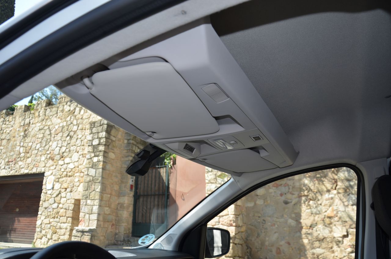 Renault Express CONFORT 1.5 BlueDci 70KW ( 95CV ) FURGÓN  / CERRADURAS ANTIRROBO  - Foto 6