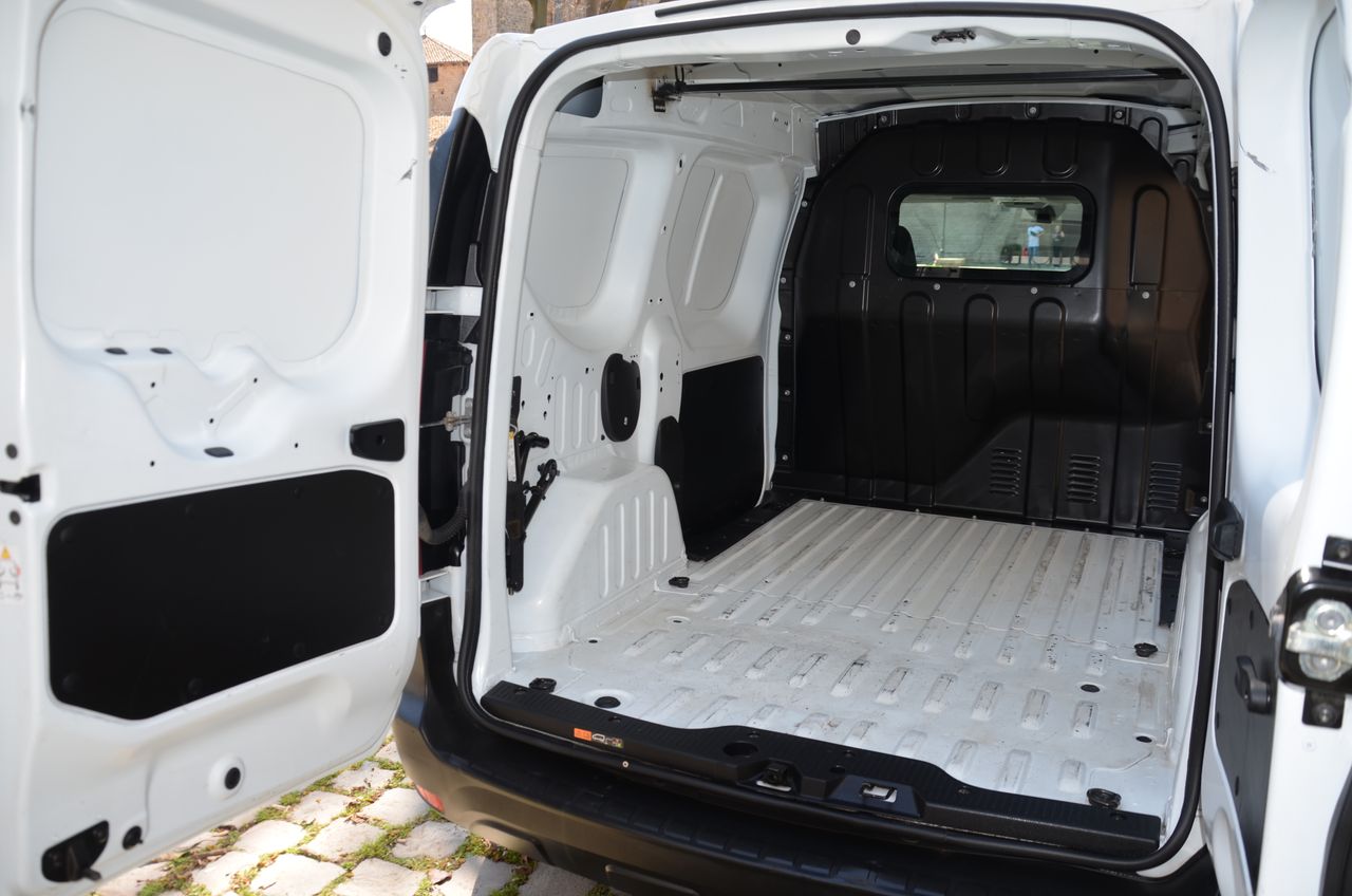 Renault Express CONFORT 1.5 BlueDci 70KW ( 95CV ) FURGÓN  / CERRADURAS ANTIRROBO  - Foto 16