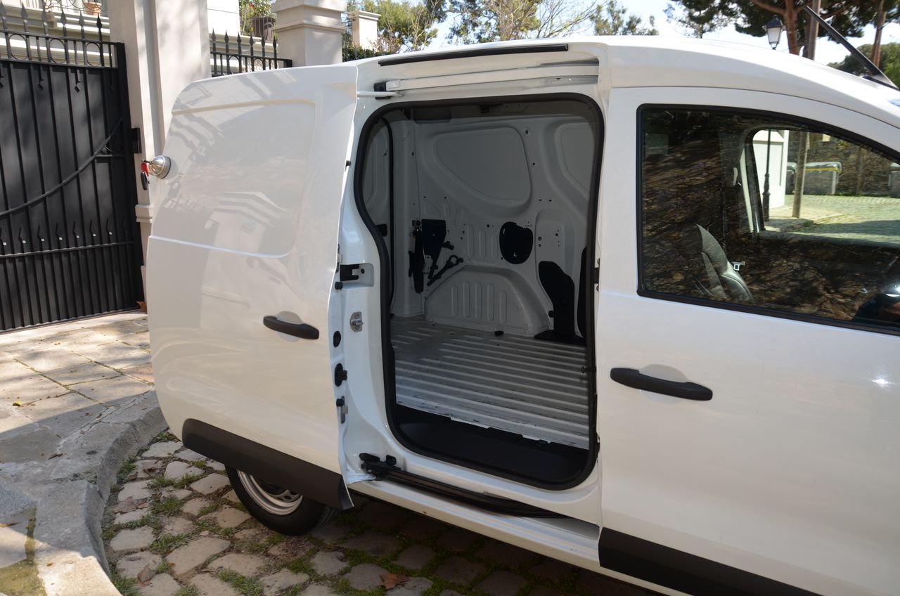 Renault Express CONFORT 1.5 BlueDci 70KW ( 95CV ) FURGÓN  / CERRADURAS ANTIRROBO  - Foto 12