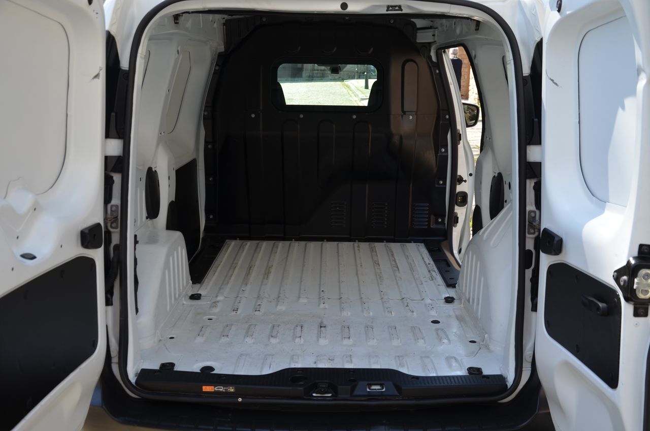 Renault Express CONFORT 1.5 BlueDci 70KW ( 95CV ) FURGÓN  / CERRADURAS ANTIRROBO  - Foto 13