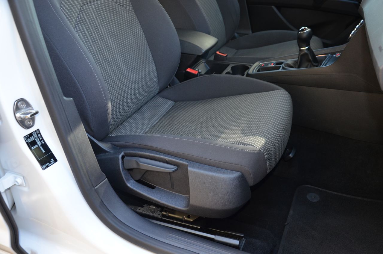 Seat Leon ST 1.6 TDI 115CV S&S STYLE/ ETIQUETA C  - Foto 52