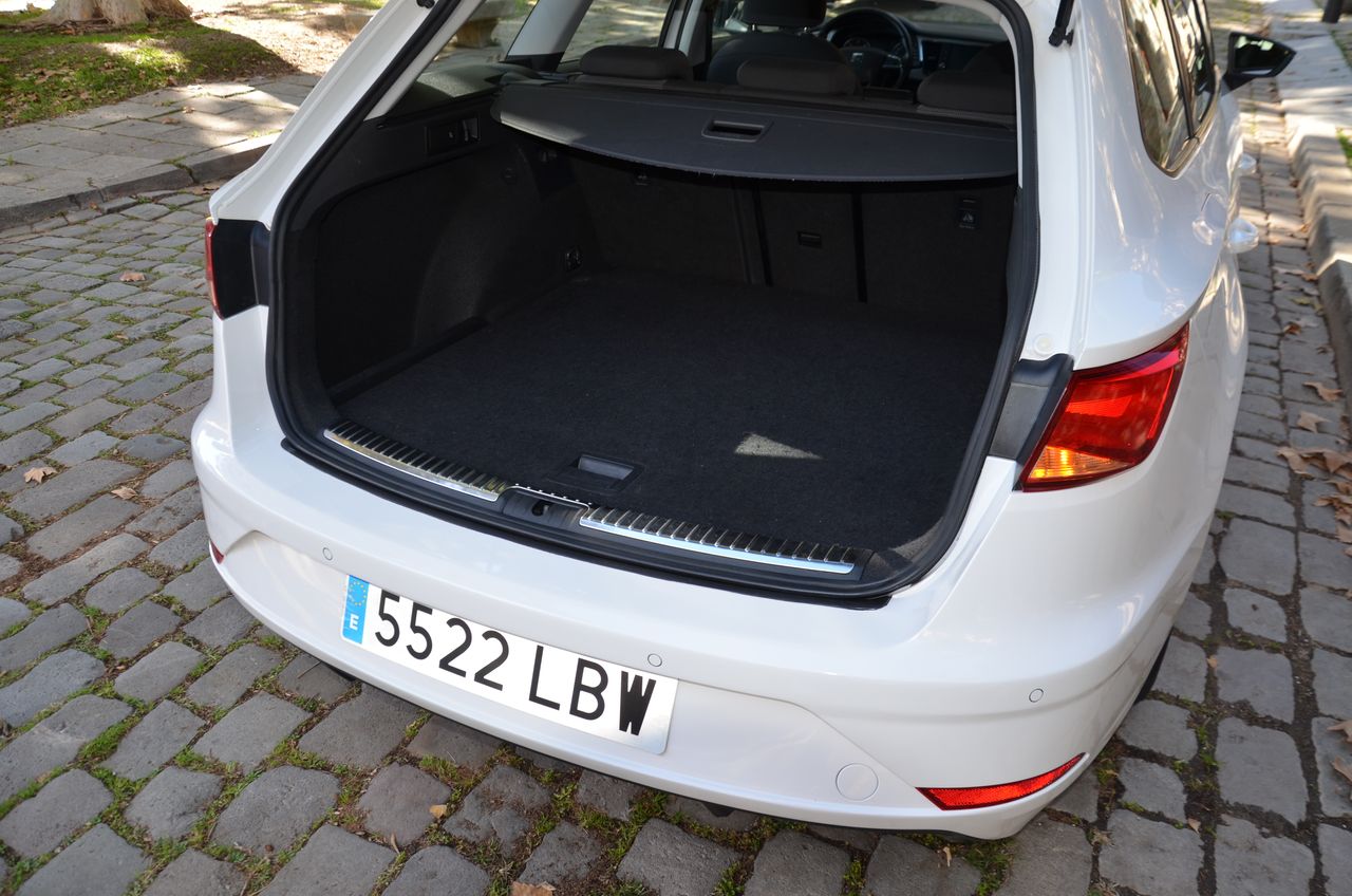 Seat Leon ST 1.6 TDI 115CV S&S STYLE/ ETIQUETA C  - Foto 23