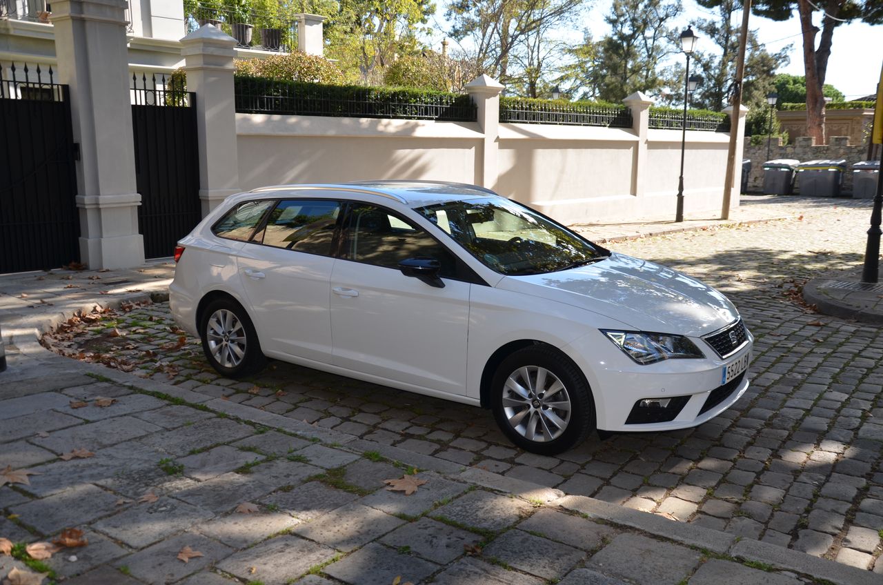 Seat Leon ST 1.6 TDI 115CV S&S STYLE/ ETIQUETA C  - Foto 56
