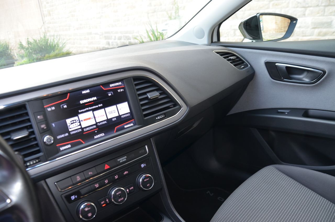 Seat Leon ST 1.6 TDI 115CV S&S STYLE/ ETIQUETA C  - Foto 40