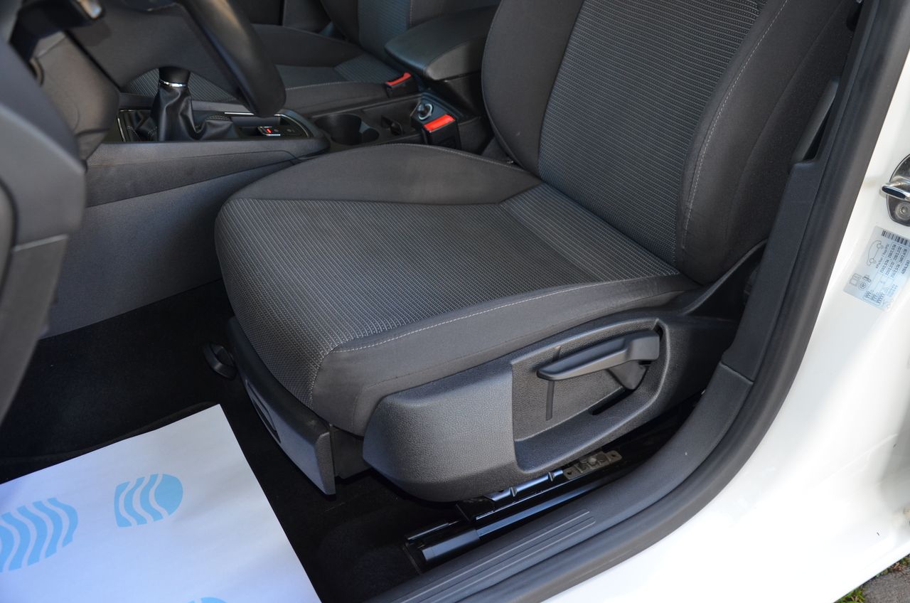 Seat Leon ST 1.6 TDI 115CV S&S STYLE/ ETIQUETA C  - Foto 9