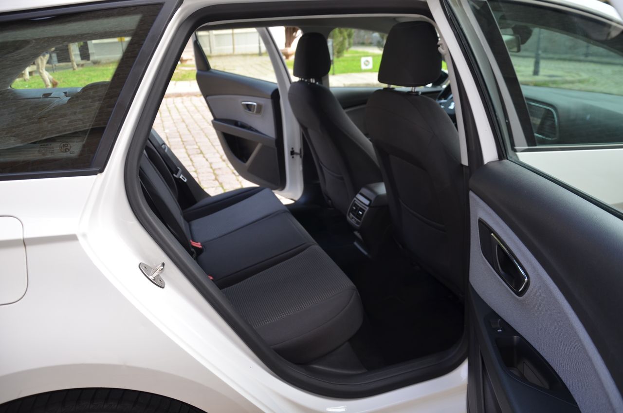 Seat Leon ST 1.6 TDI 115CV S&S STYLE/ ETIQUETA C  - Foto 49