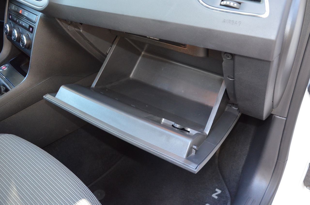 Seat Leon ST 1.6 TDI 115CV S&S STYLE/ ETIQUETA C  - Foto 54