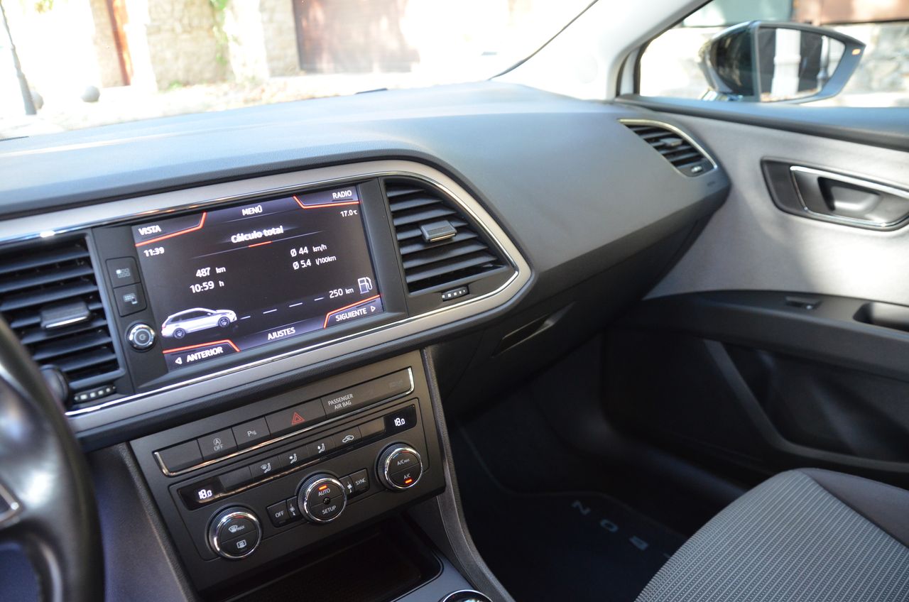 Seat Leon ST 1.6 TDI 115CV S&S STYLE/ ETIQUETA C  - Foto 12