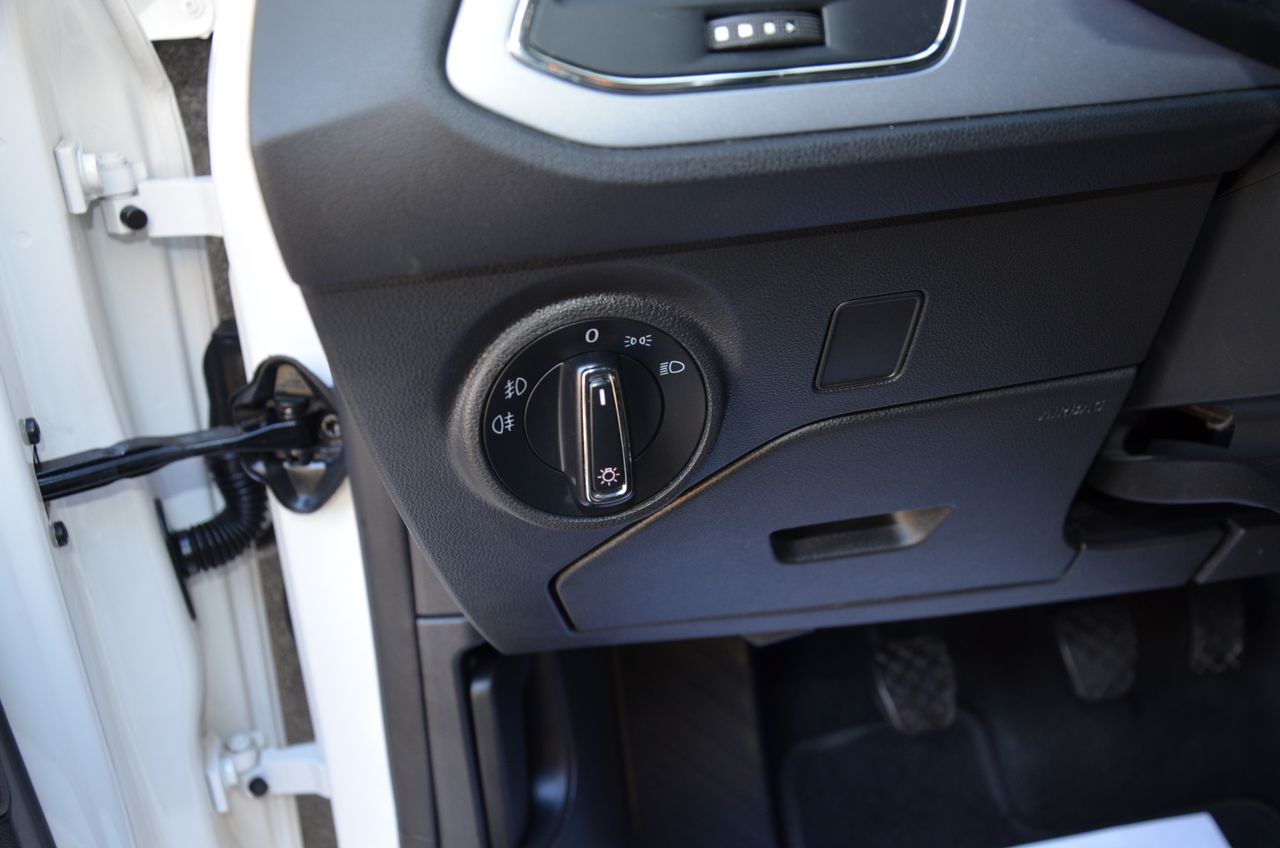 Seat Leon ST 1.6 TDI 115CV S&S STYLE/ ETIQUETA C  - Foto 4