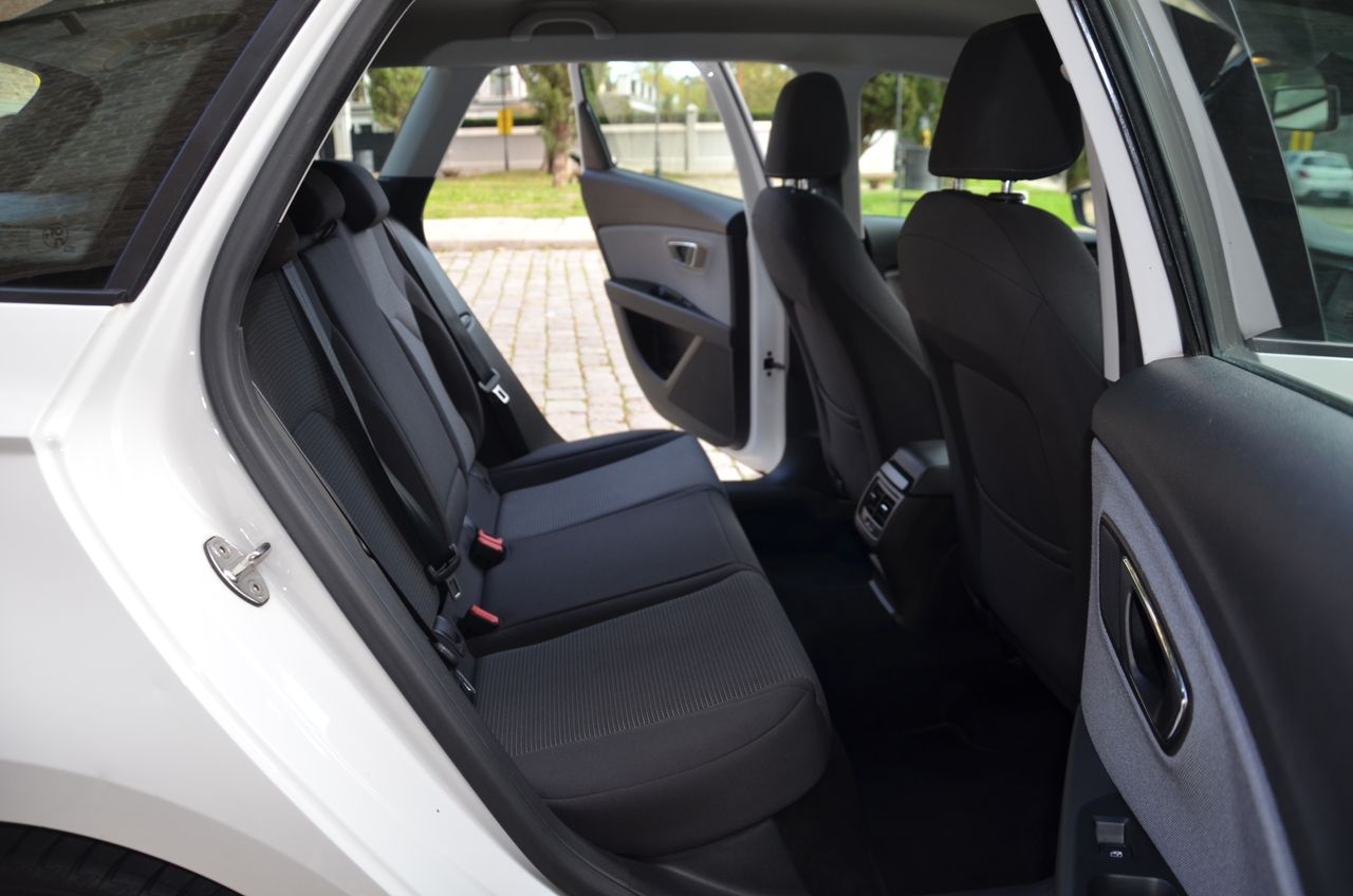 Seat Leon ST 1.6 TDI 115CV S&S STYLE/ ETIQUETA C  - Foto 34