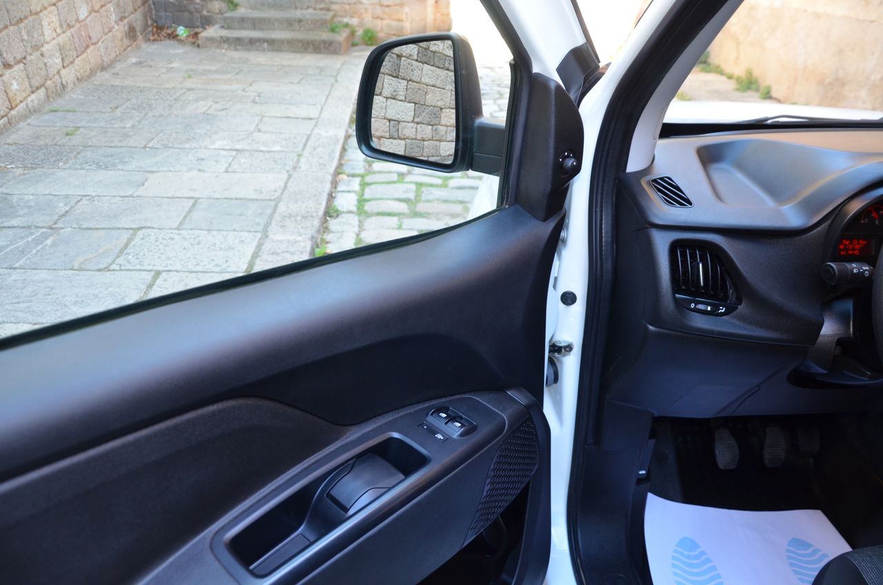 Fiat Doblò CARGO SX 1.6 MJET 90CV FURGÓN - Foto 3