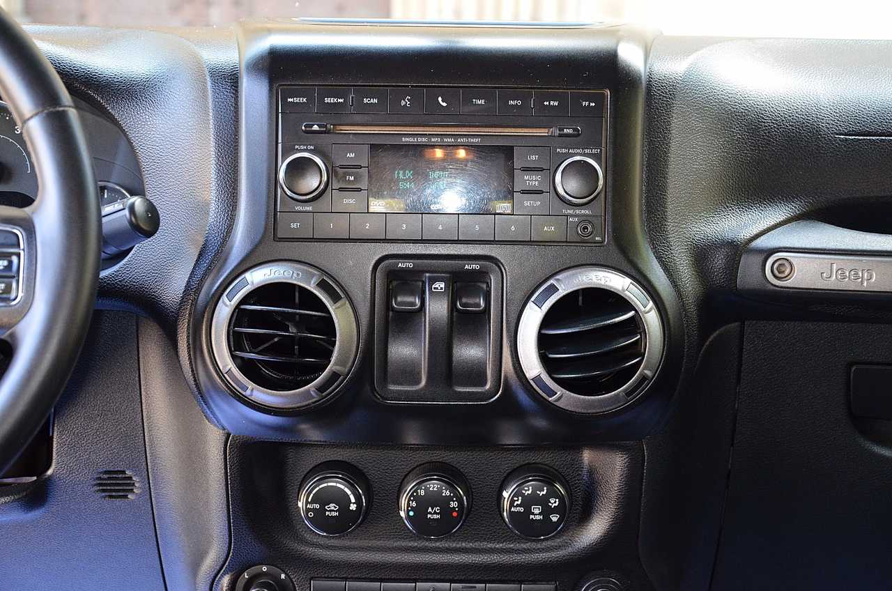 Jeep Wrangler 2.8 CRD SPORT 200CV  - Foto 33