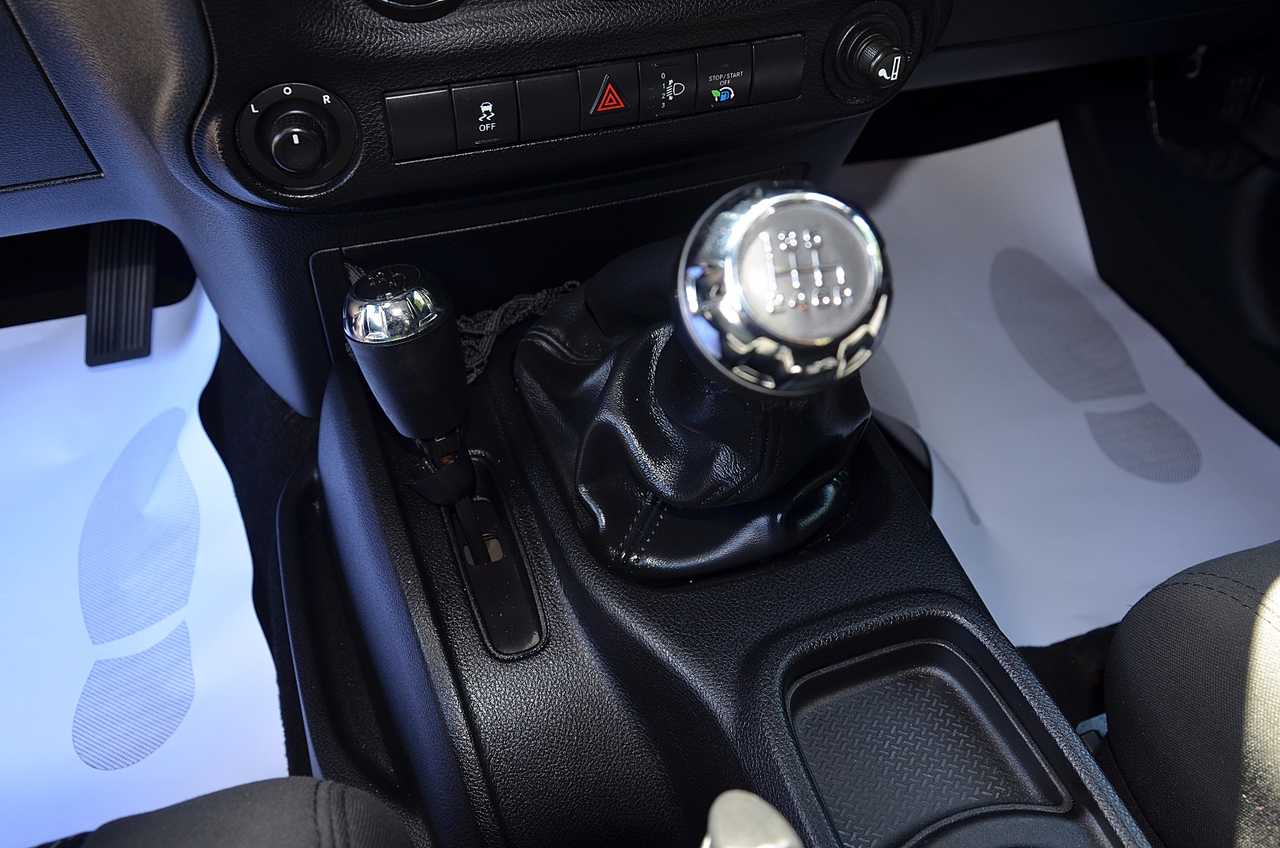 Jeep Wrangler 2.8 CRD SPORT 200CV  - Foto 21