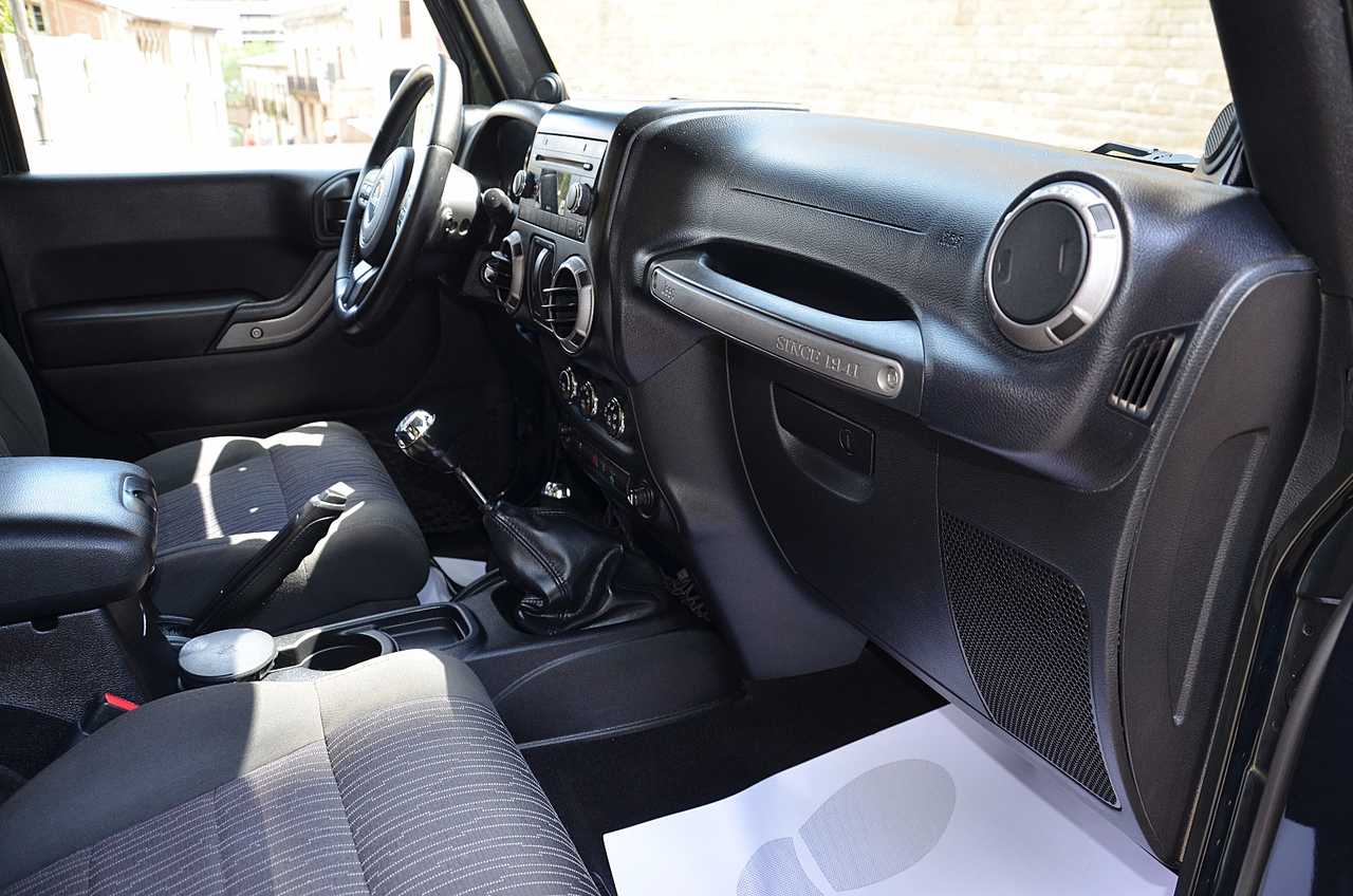 Jeep Wrangler 2.8 CRD SPORT 200CV  - Foto 27