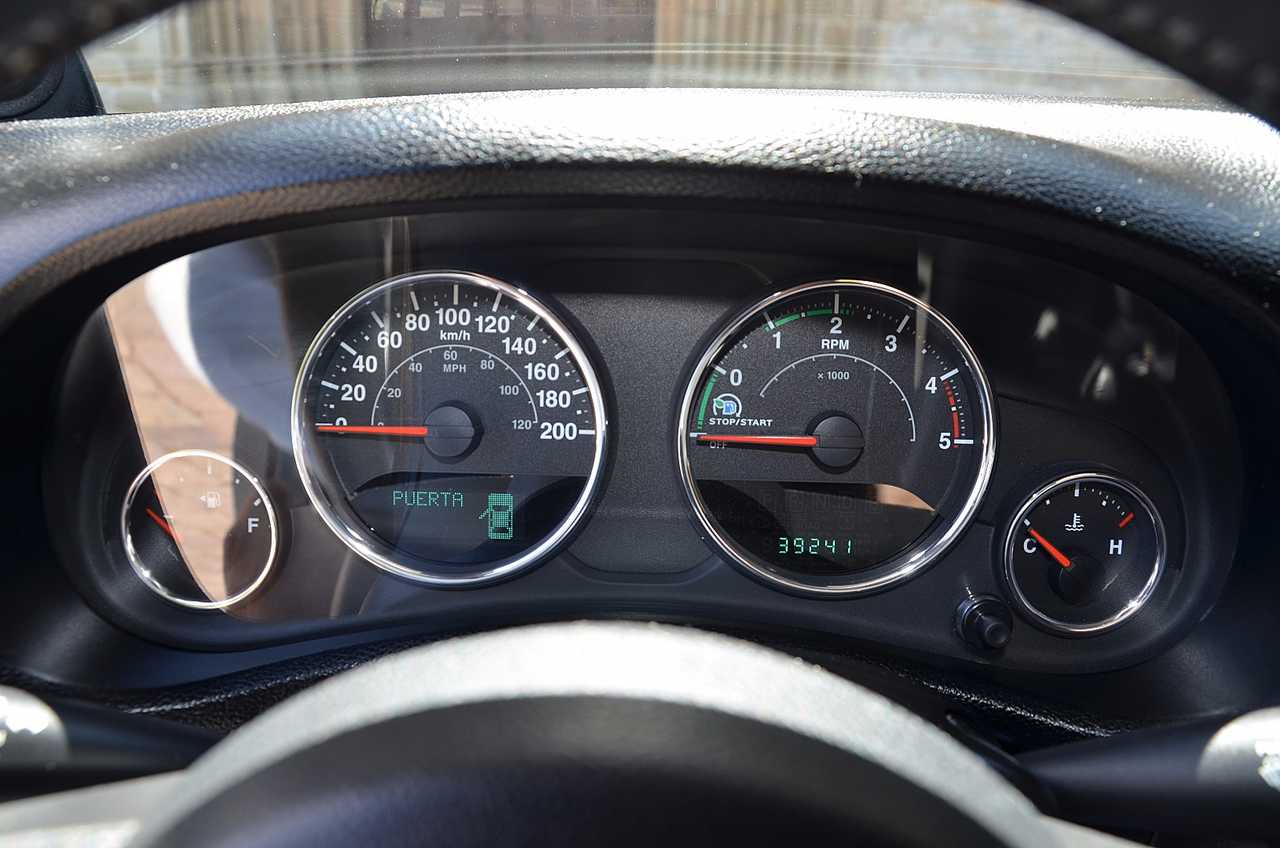 Jeep Wrangler 2.8 CRD SPORT 200CV  - Foto 22