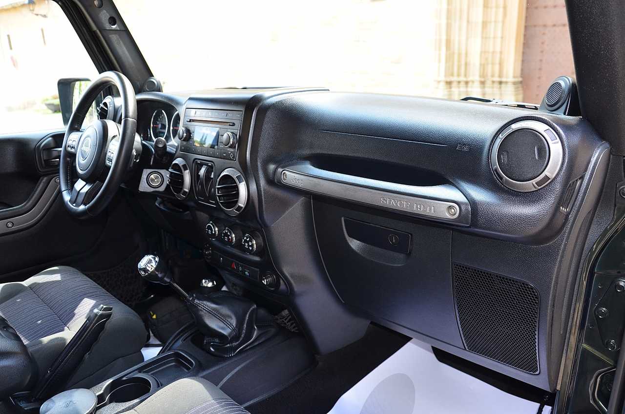 Jeep Wrangler 2.8 CRD SPORT 200CV  - Foto 26