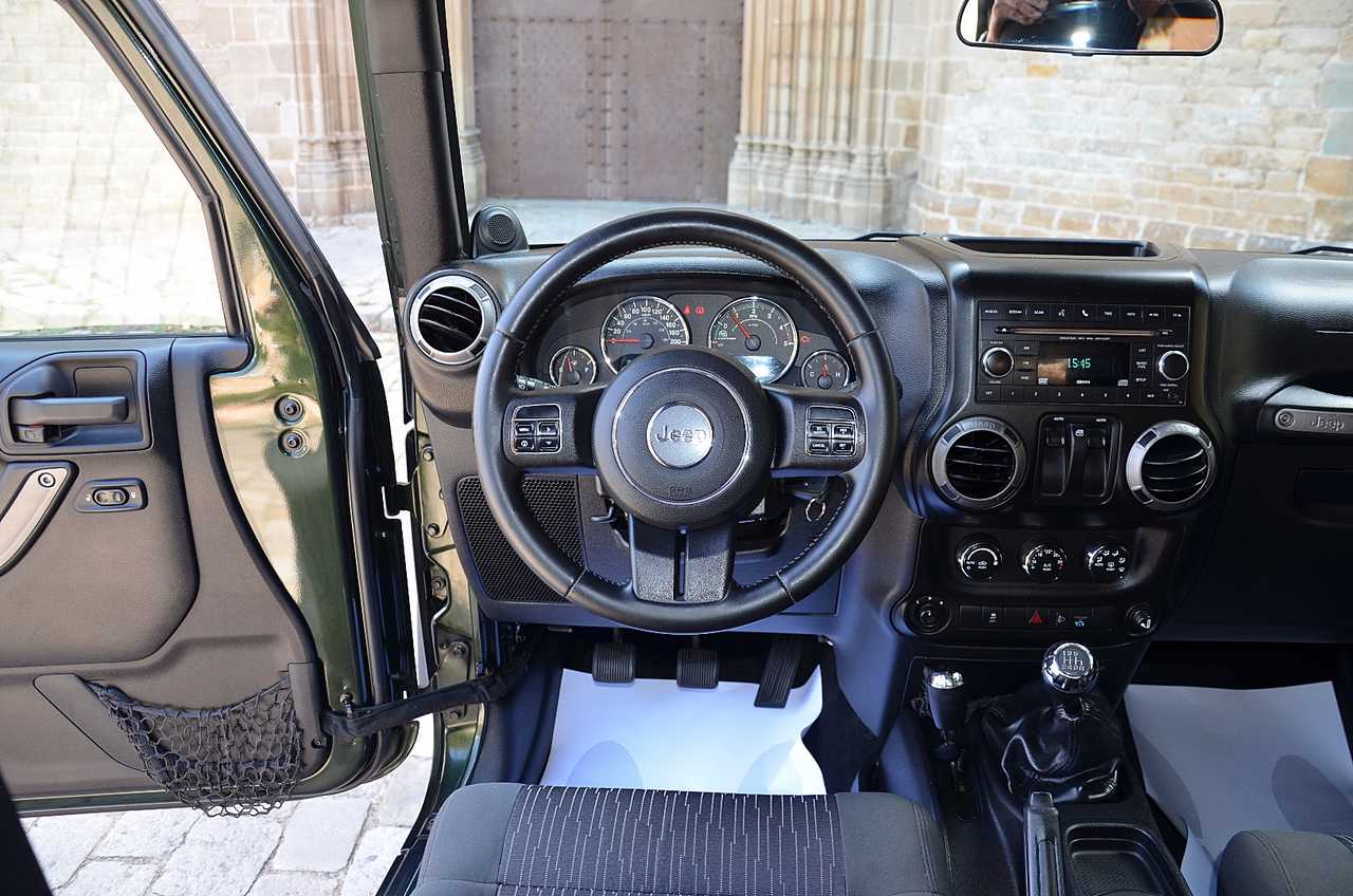 Jeep Wrangler 2.8 CRD SPORT 200CV  - Foto 3