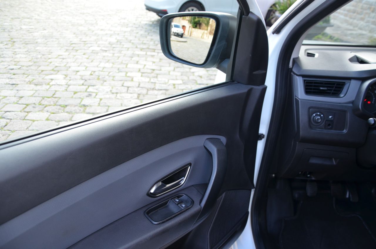 Renault Express CONFORT 1.5 BlueDci 70KW ( 95CV ) FURGÓN  / CERRADURAS ANTIRROBO - Foto 3