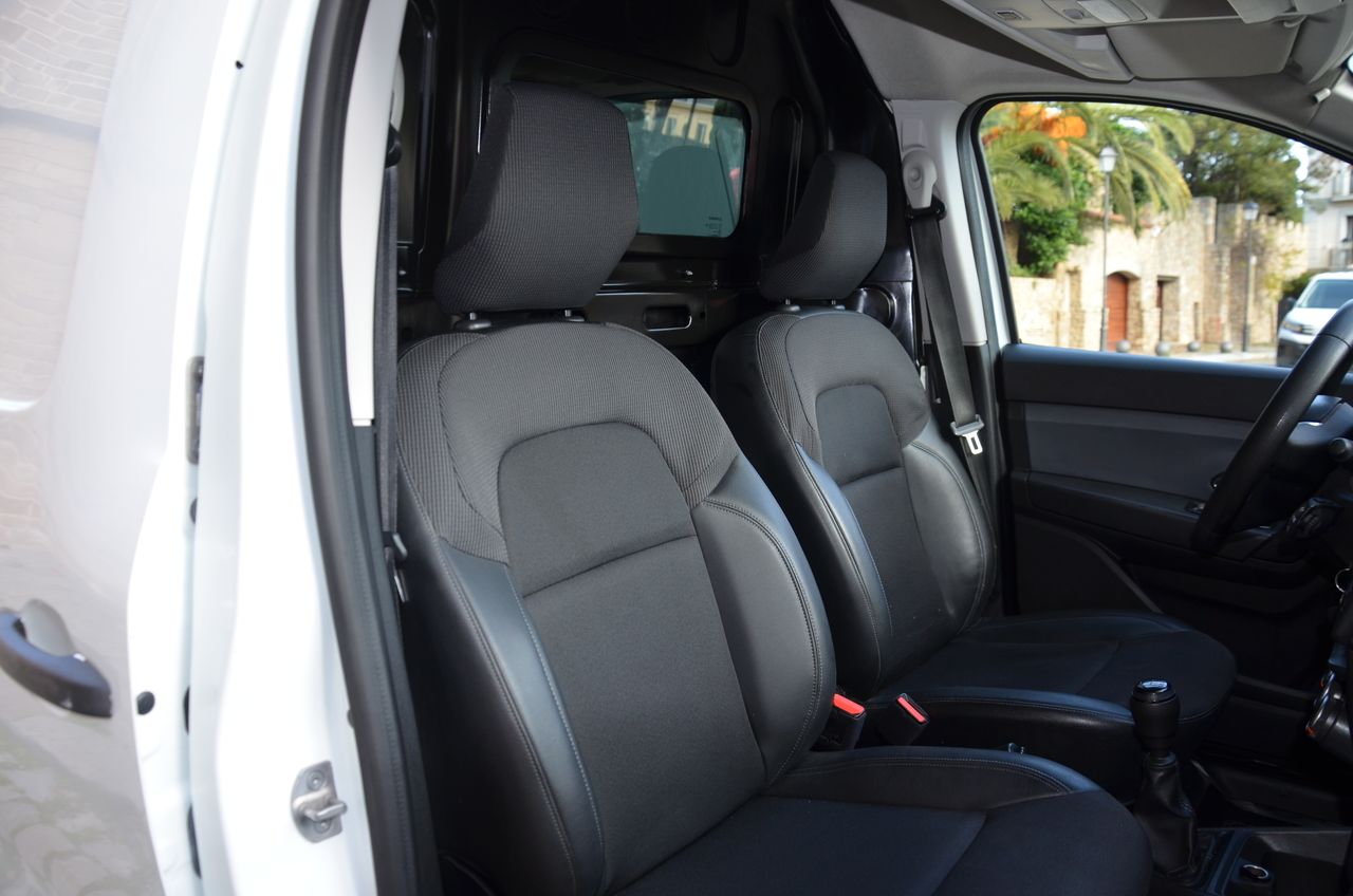 Renault Express CONFORT 1.5 BlueDci 70KW ( 95CV ) FURGÓN  / CERRADURAS ANTIRROBO - Foto 25