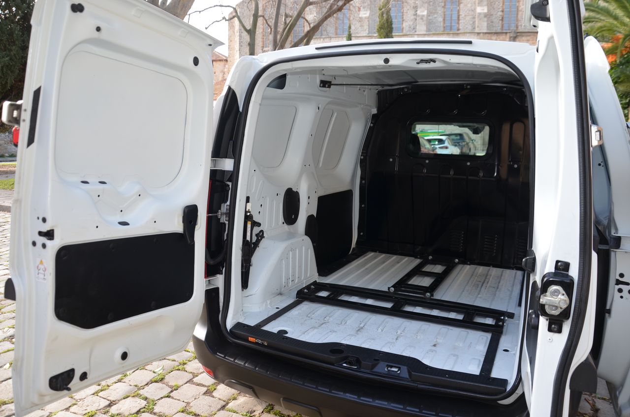 Renault Express CONFORT 1.5 BlueDci 70KW ( 95CV ) FURGÓN  / CERRADURAS ANTIRROBO - Foto 18