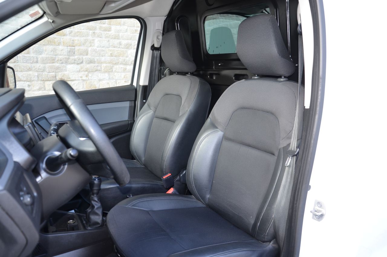 Renault Express CONFORT 1.5 BlueDci 70KW ( 95CV ) FURGÓN  / CERRADURAS ANTIRROBO - Foto 7