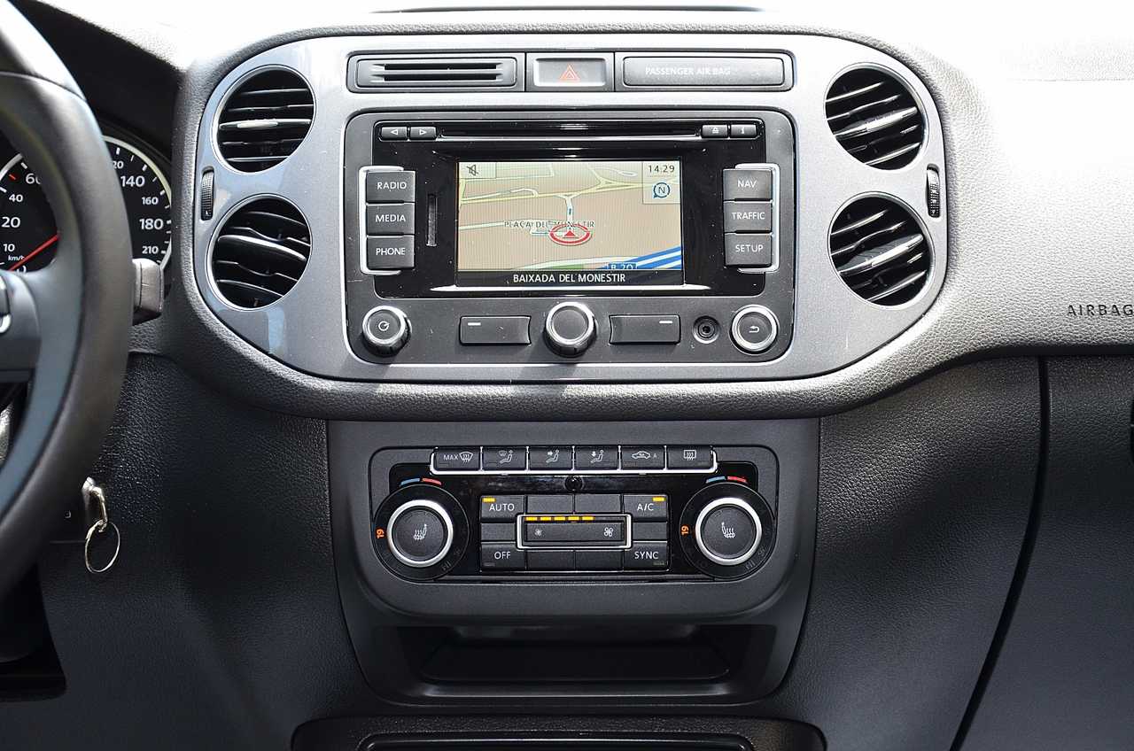 Volkswagen Tiguan 2.0 TDI 140CV EXELENCE 4MOTION  - Foto 35