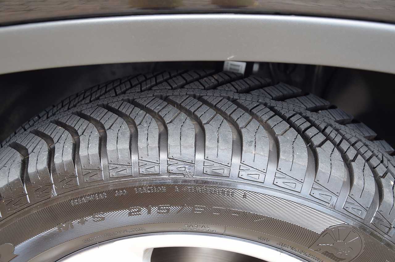 Volkswagen Tiguan 2.0 TDI 140CV EXELENCE 4MOTION  - Foto 39