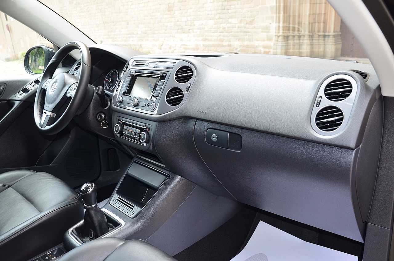 Volkswagen Tiguan 2.0 TDI 140CV EXELENCE 4MOTION  - Foto 27