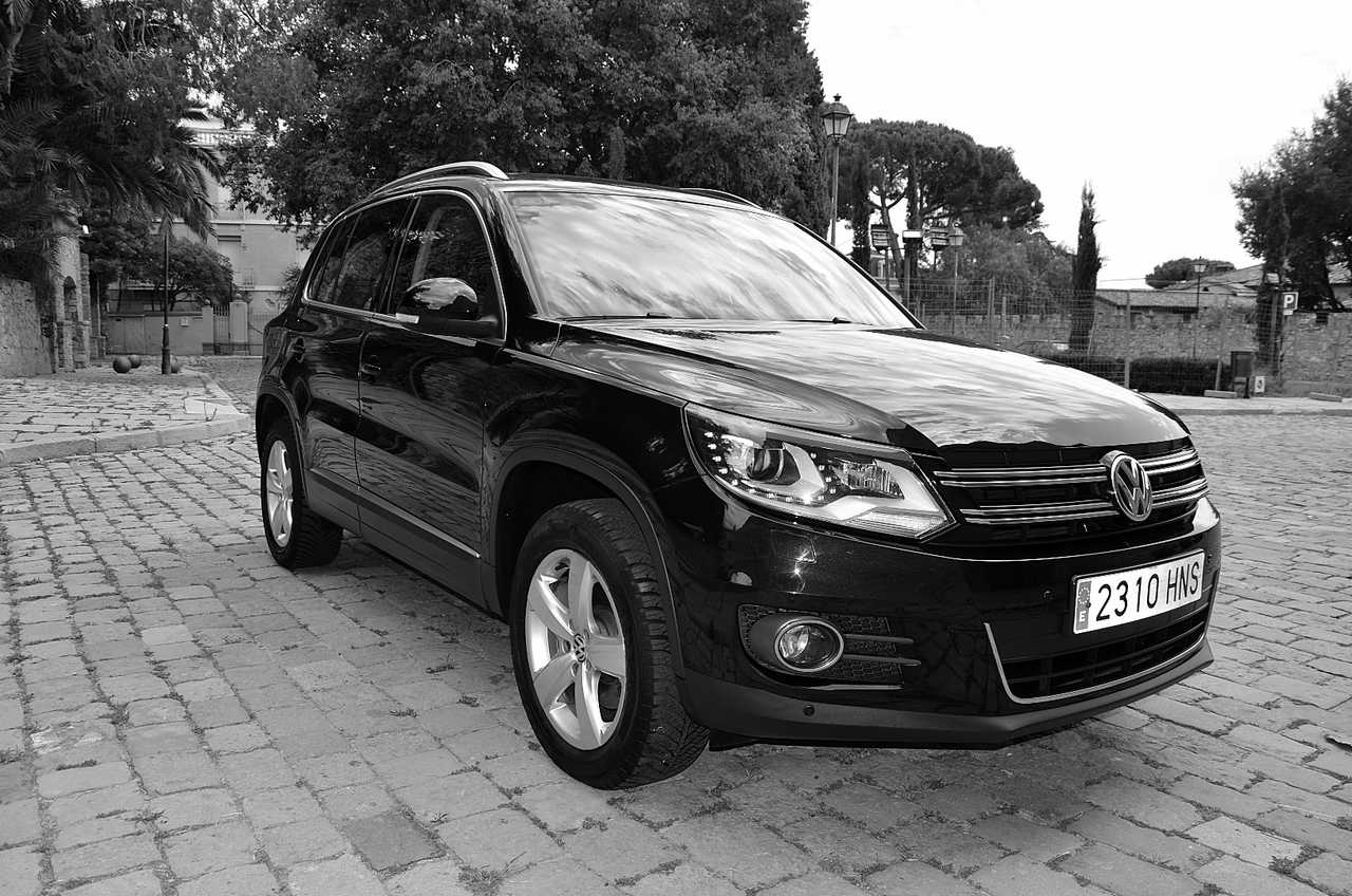 Volkswagen Tiguan 2.0 TDI 140CV EXELENCE 4MOTION  - Foto 42