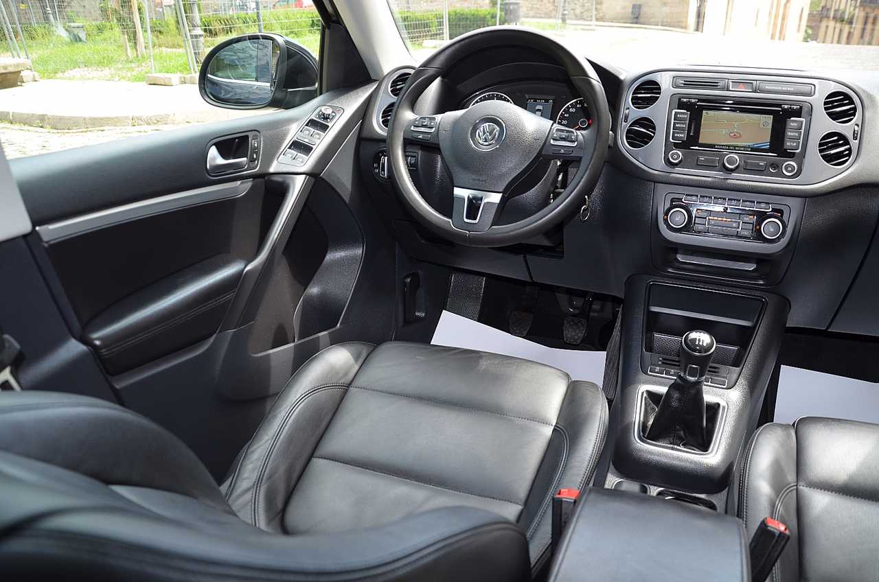 Volkswagen Tiguan 2.0 TDI 140CV EXELENCE 4MOTION  - Foto 32