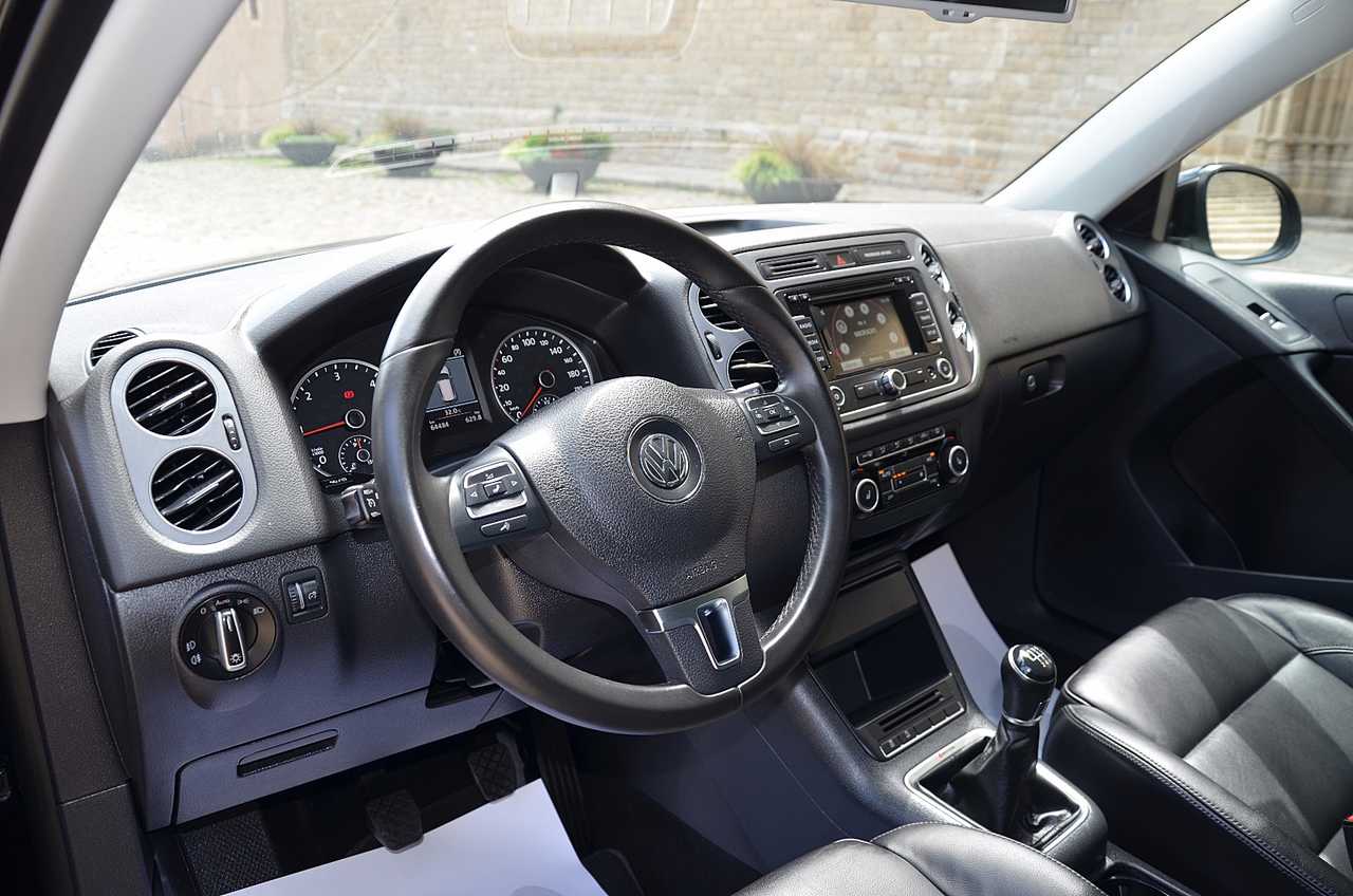 Volkswagen Tiguan 2.0 TDI 140CV EXELENCE 4MOTION  - Foto 5