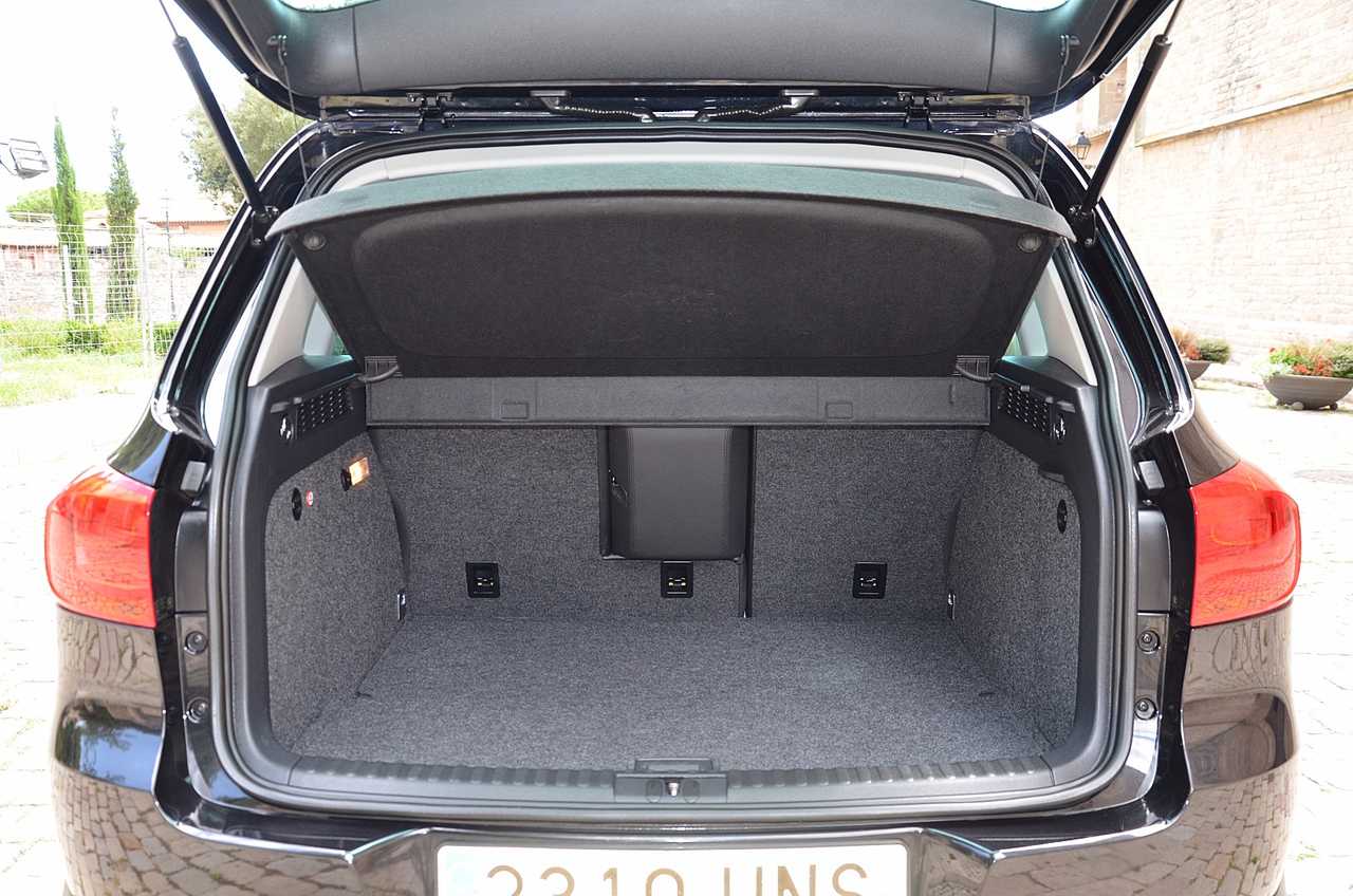 Volkswagen Tiguan 2.0 TDI 140CV EXELENCE 4MOTION  - Foto 19