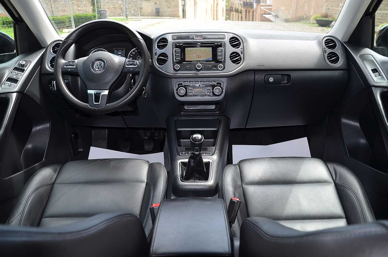 Volkswagen Tiguan 2.0 TDI 140CV EXELENCE 4MOTION  - Foto 31