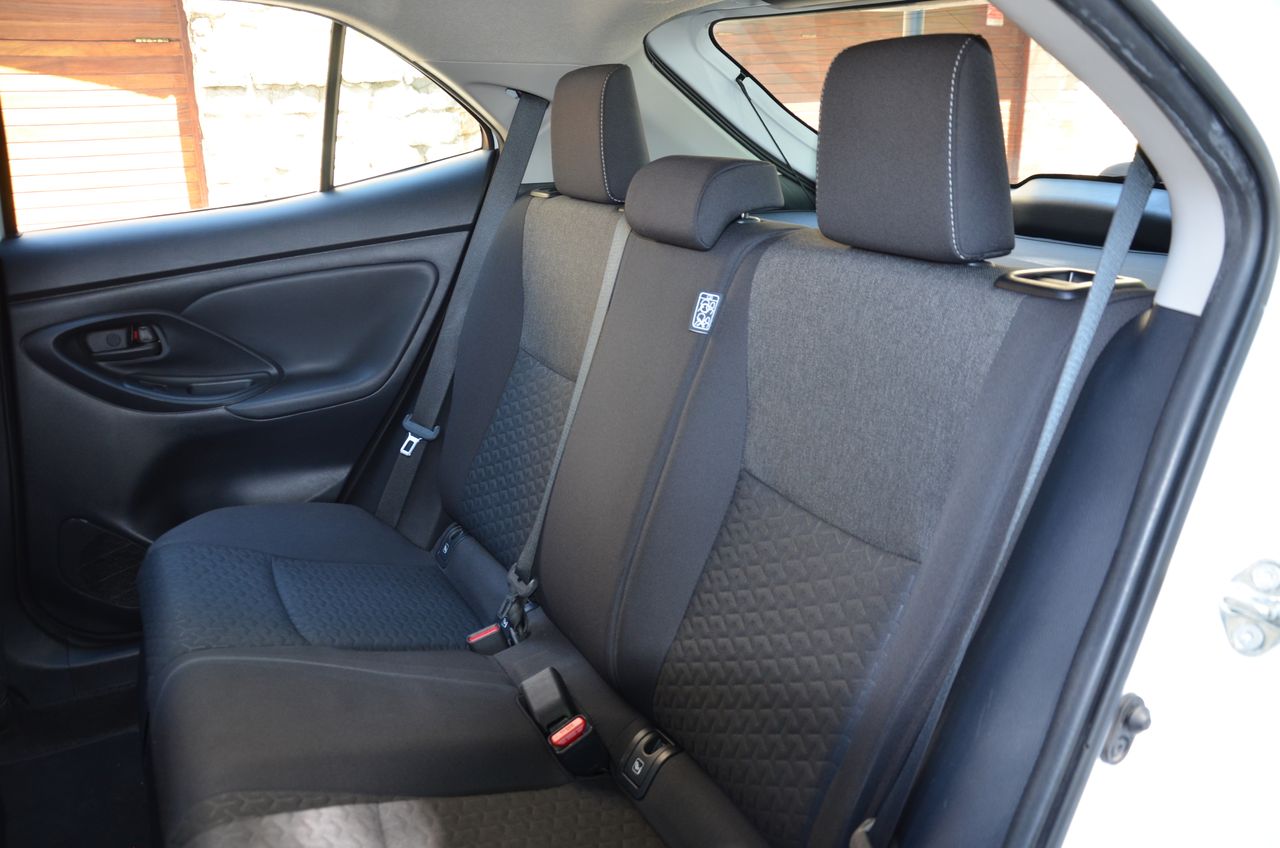 Toyota Yaris Cross 1.5 120H BUSINESS PLUS  HÍBRIDO - Foto 12