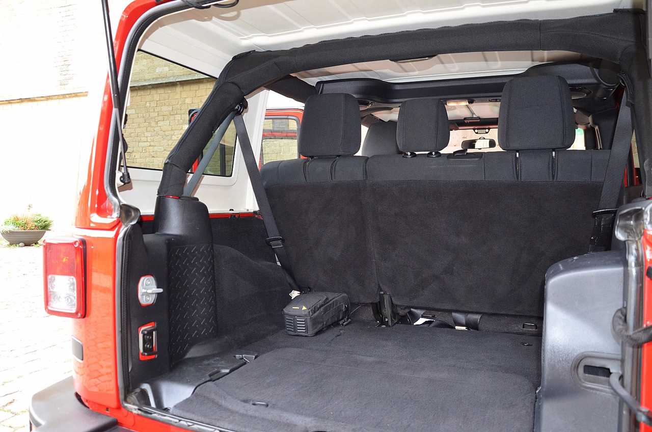 Jeep Wrangler UNLIMITED 2.8 CRD SAHARA.../ ENGANCHE REMOLQUE / HARD TOP - Foto 16