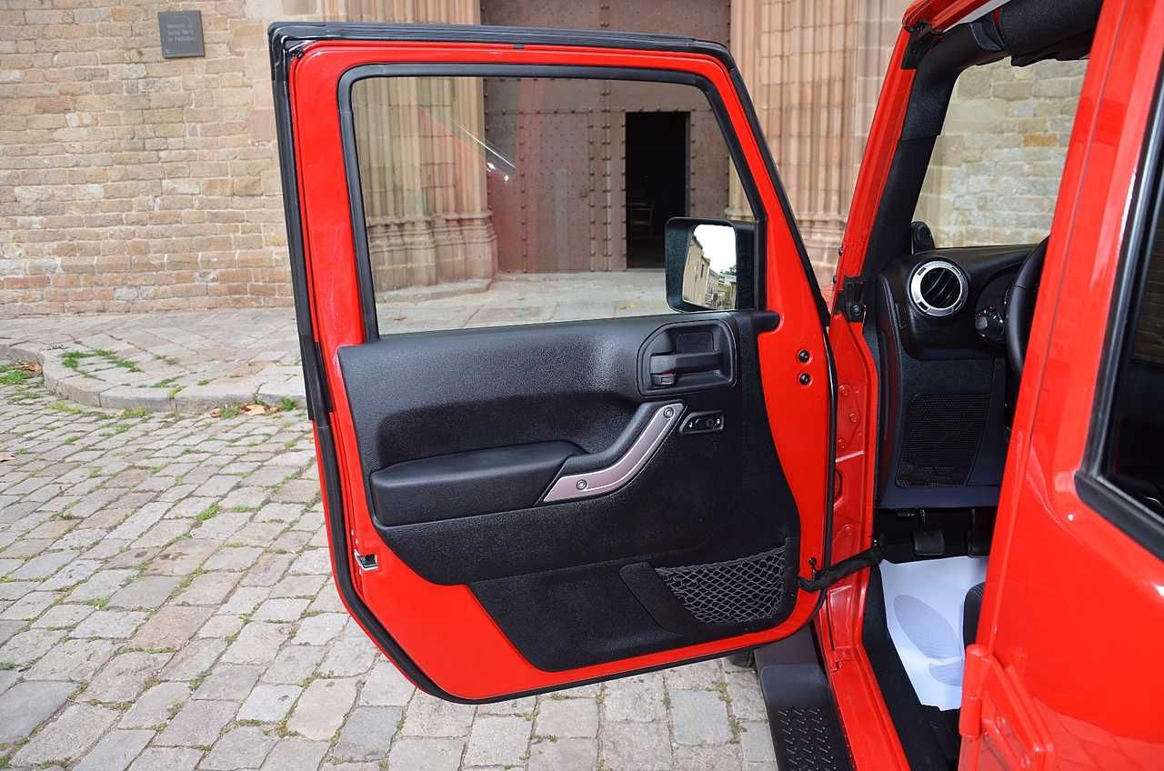 Jeep Wrangler UNLIMITED 2.8 CRD SAHARA.../ ENGANCHE REMOLQUE / HARD TOP - Foto 6