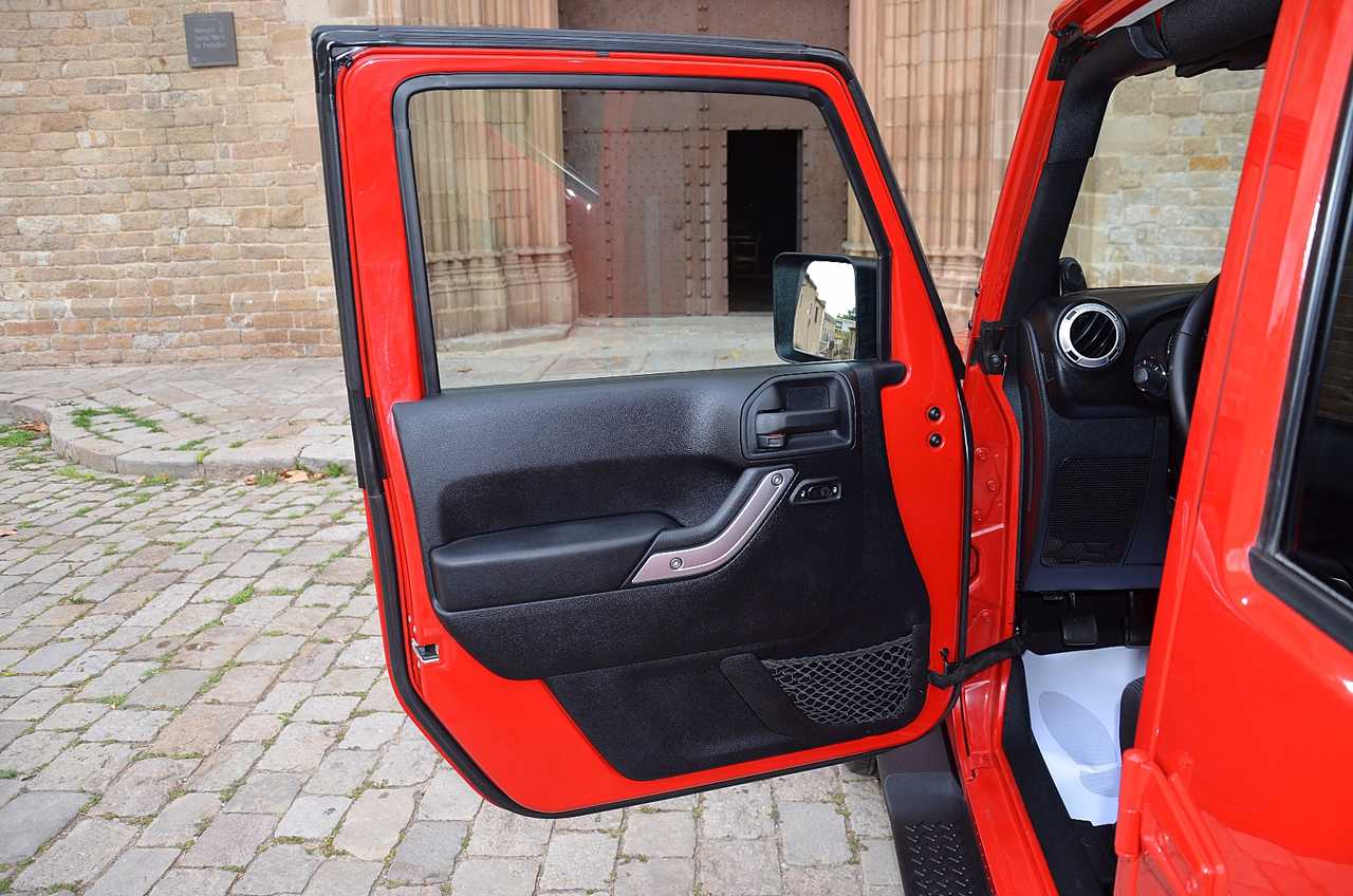 Jeep Wrangler UNLIMITED 2.8 CRD SAHARA.../ ENGANCHE REMOLQUE / HARD TOP - Foto 6