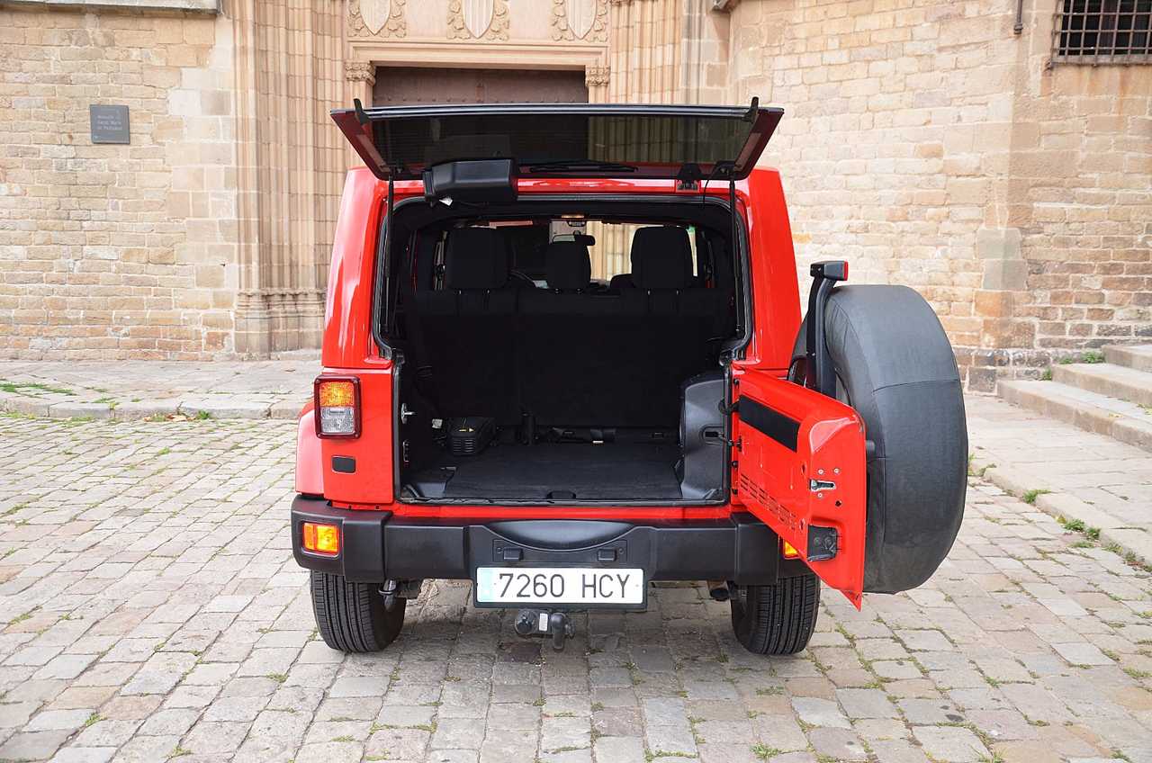 Jeep Wrangler UNLIMITED 2.8 CRD SAHARA.../ ENGANCHE REMOLQUE / HARD TOP - Foto 20