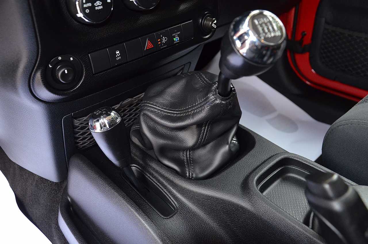 Jeep Wrangler UNLIMITED 2.8 CRD SAHARA.../ ENGANCHE REMOLQUE / HARD TOP - Foto 9