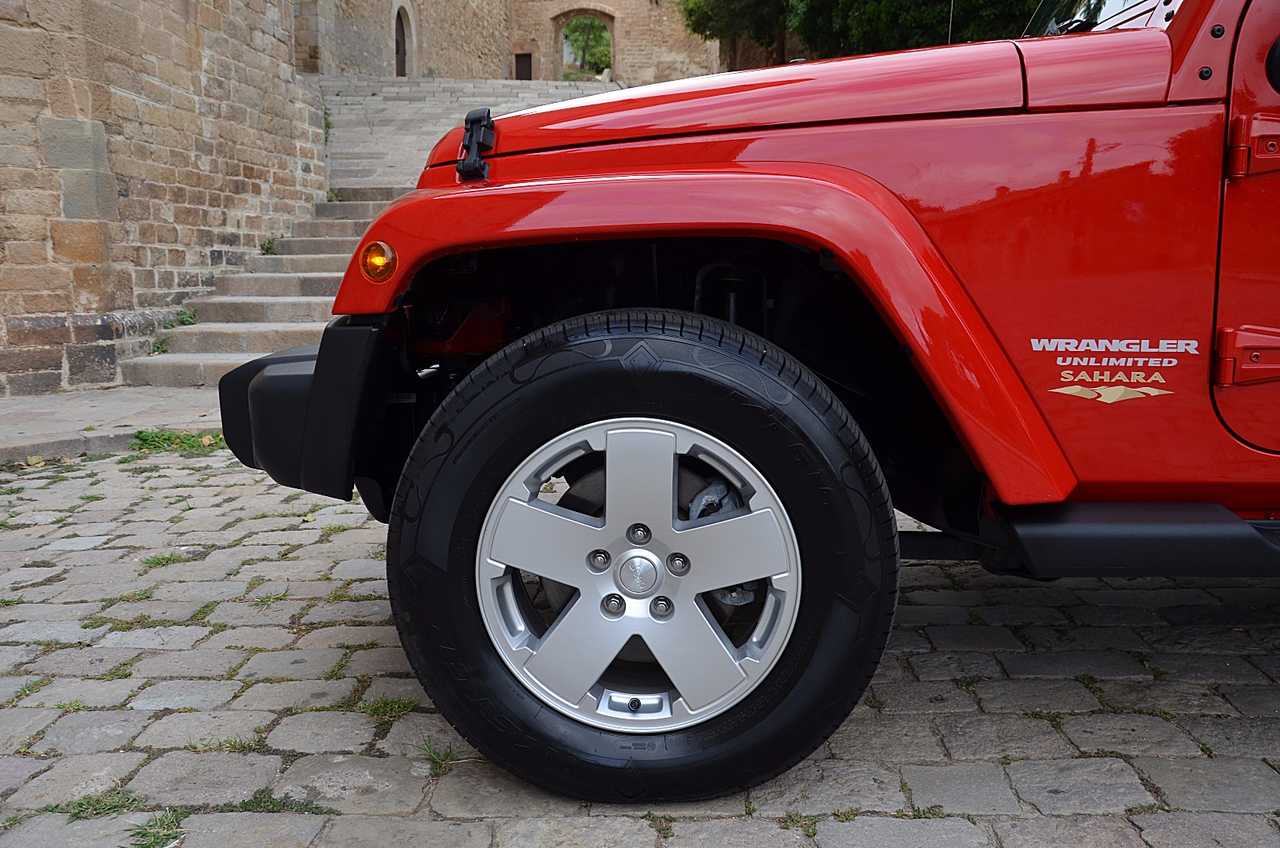 Jeep Wrangler UNLIMITED 2.8 CRD SAHARA.../ ENGANCHE REMOLQUE / HARD TOP - Foto 19