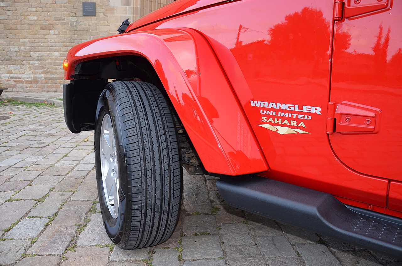 Jeep Wrangler UNLIMITED 2.8 CRD SAHARA.../ ENGANCHE REMOLQUE / HARD TOP - Foto 5