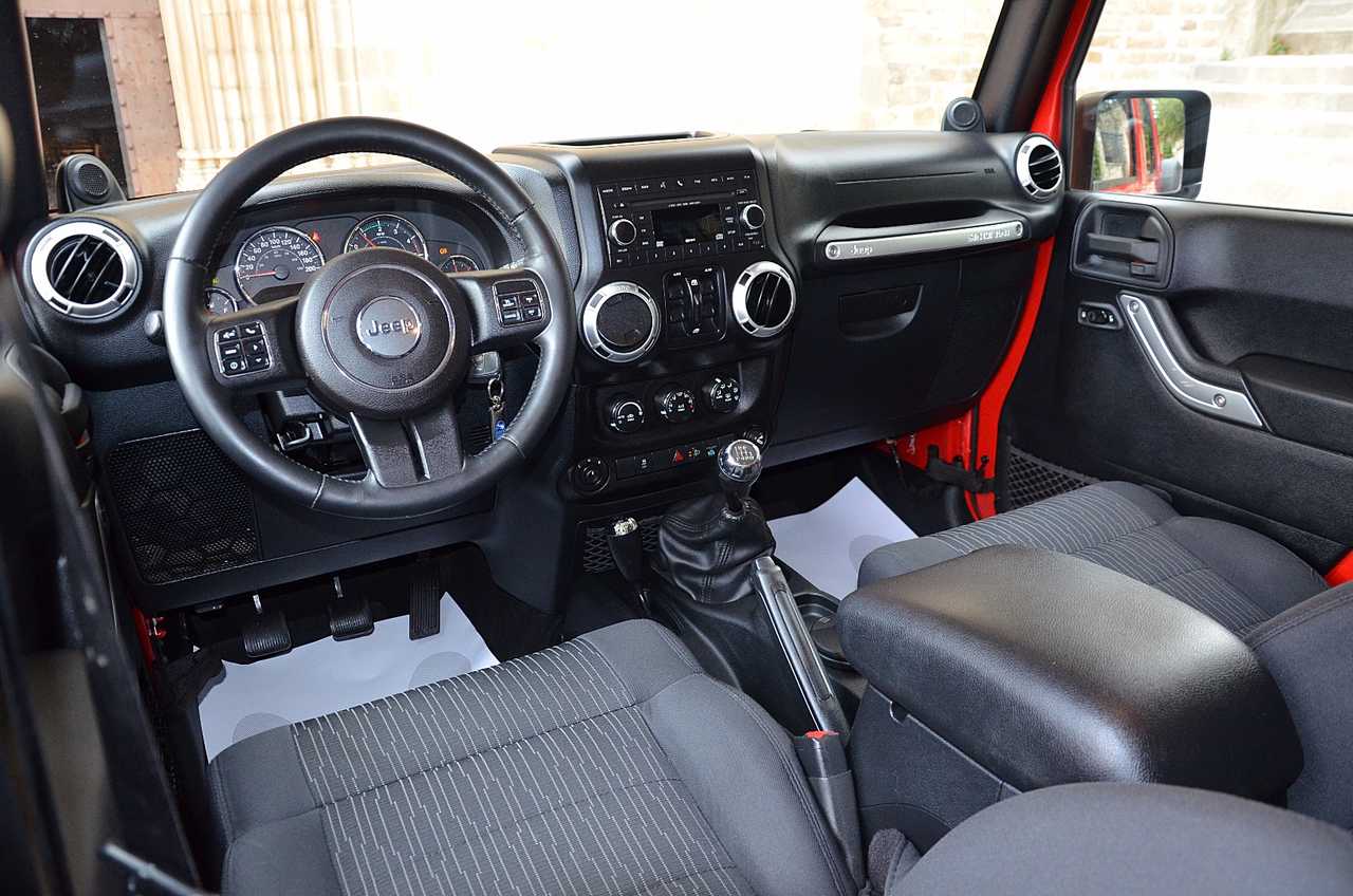 Jeep Wrangler UNLIMITED 2.8 CRD SAHARA.../ ENGANCHE REMOLQUE / HARD TOP - Foto 34