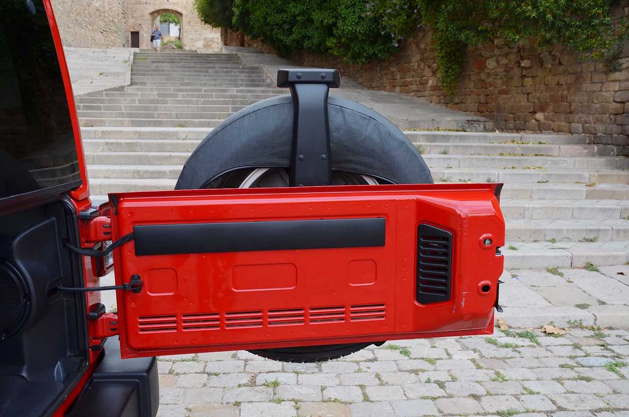 Jeep Wrangler UNLIMITED 2.8 CRD SAHARA.../ ENGANCHE REMOLQUE / HARD TOP - Foto 13