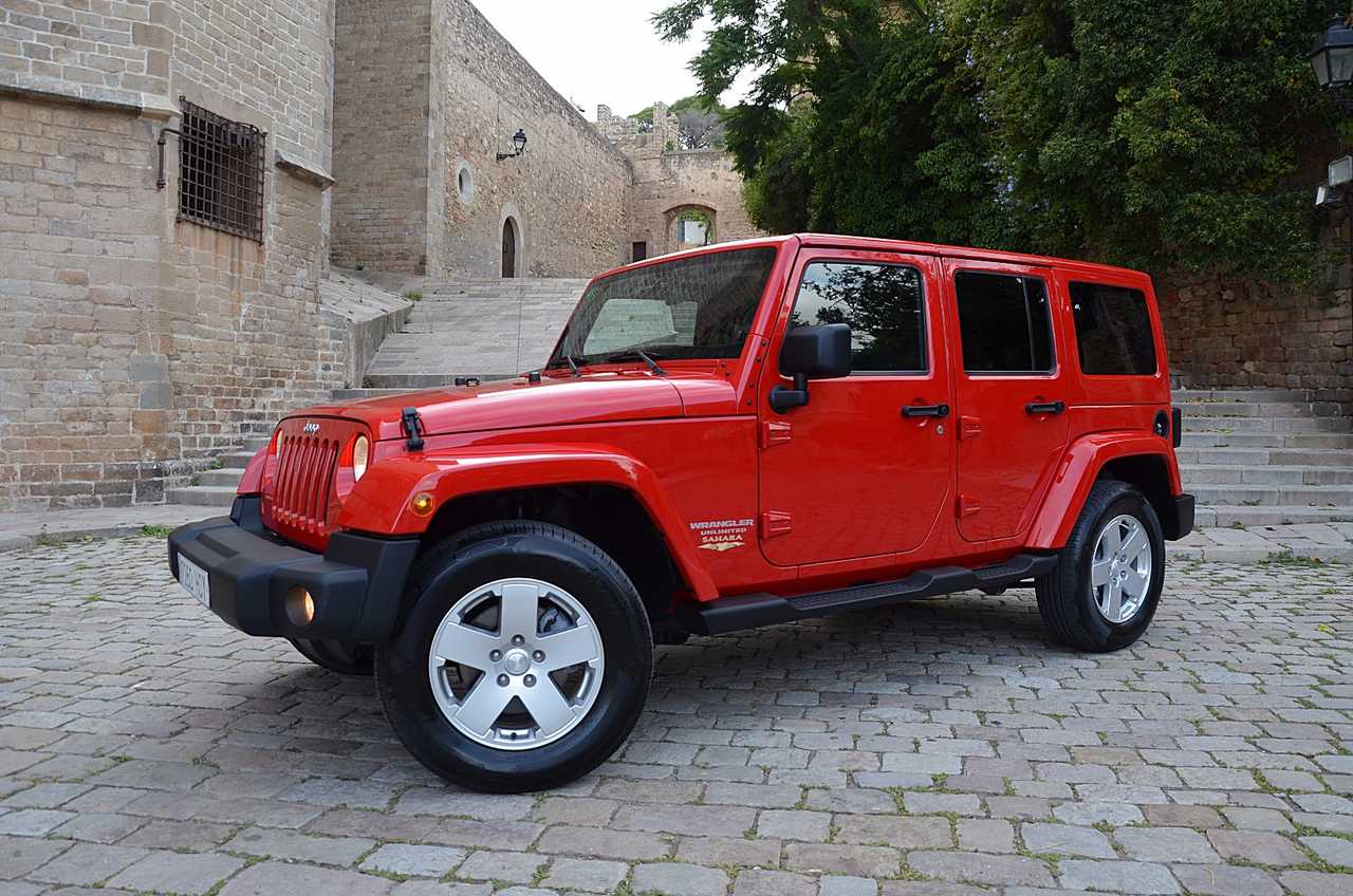 Jeep Wrangler UNLIMITED 2.8 CRD SAHARA.../ ENGANCHE REMOLQUE / HARD TOP - Foto 3