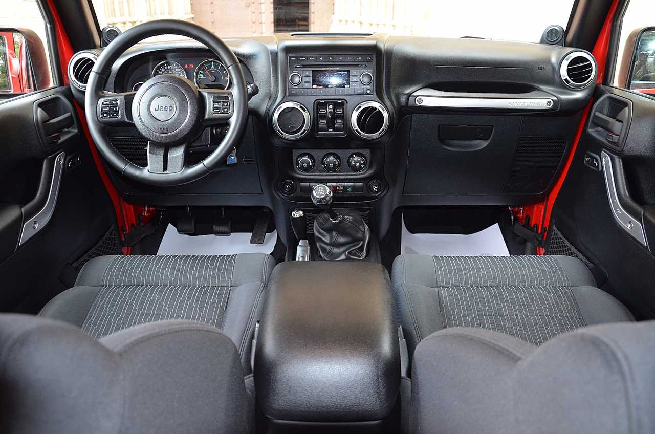 Jeep Wrangler UNLIMITED 2.8 CRD SAHARA.../ ENGANCHE REMOLQUE / HARD TOP - Foto 36